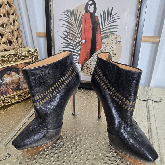 BLACK L.A.M.B. STILETTO BOOTIES 🖤💛 - Picture 2 of 13